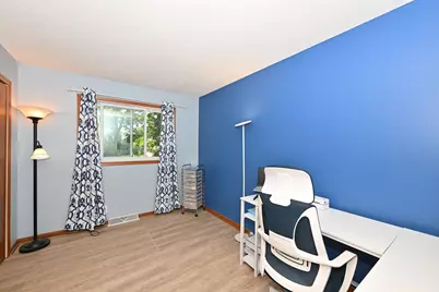 1021  Eton Ct, Hartland, WI 53029 - Photo 22