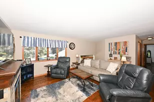 1021 Eton Ct, Hartland, WI 53029 - Photo 8