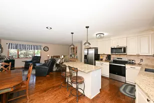 1021 Eton Ct, Hartland, WI 53029 - Photo 6