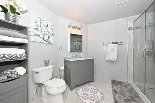 1021 Eton Ct, Hartland, WI 53029 - Photo 16
