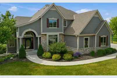 439  Pineview Ct, Richfield, WI 53017 - Photo 1