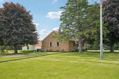 5930 W County Line Rd, Mequon, WI 53092 - Photo 16