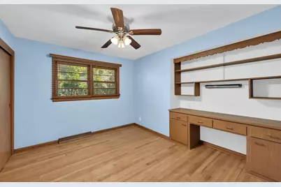 6822 W Wells St #6824, Wauwatosa, WI 53213 - Photo 8