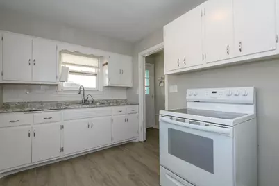 9035 W Lisbon Ave, Milwaukee, WI 53222 - Photo 24