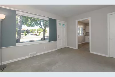 9035 W Lisbon Ave, Milwaukee, WI 53222 - Photo 2