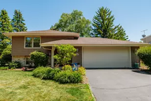 W158N10796 Catskill Ln, Germantown, WI 53022 - Photo 2