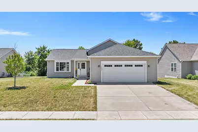 1423 E Longneedle Ln, Elkhorn, WI 53121 - Photo 2