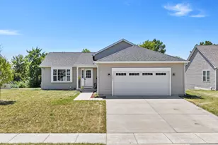 1423 E Longneedle Ln, Elkhorn, WI 53121 - Photo 2