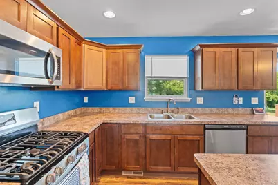 1423 E Longneedle Ln, Elkhorn, WI 53121 - Photo 8