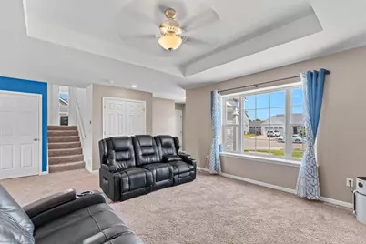 1423 E Longneedle Ln, Elkhorn, WI 53121 - Photo 6