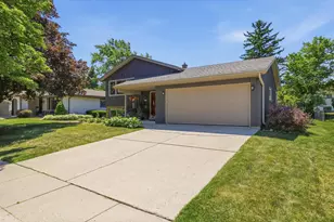 6085 Trail Ridge Dr, Greendale, WI 53129 - Photo 2