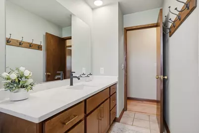 6085  Trail Ridge Dr, Greendale, WI 53129 - Photo 12