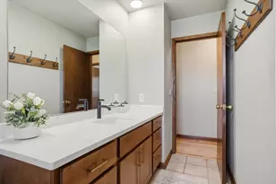 6085 Trail Ridge Dr, Greendale, WI 53129 - Photo 12