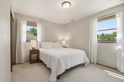 6085  Trail Ridge Dr, Greendale, WI 53129 - Photo 16