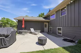 6085 Trail Ridge Dr, Greendale, WI 53129 - Photo 32