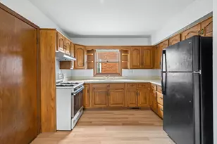 5317 W Hayes Ave, West Allis, WI 53219 - Photo 6