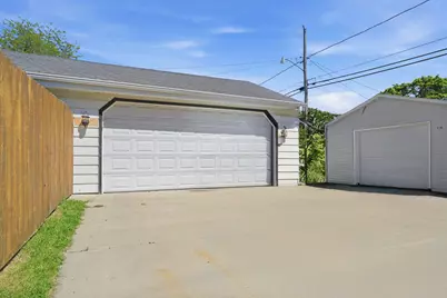 4554 S Vermont Ave, Saint Francis, WI 53235 - Photo 2