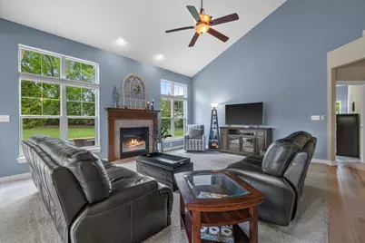 N25W27264  Covingtom Ct, Pewaukee, WI 53072 - Photo 2