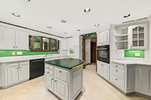 N87W15714 Kenwood Blvd, Menomonee Falls, WI 53051 - Photo 8