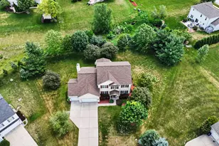 400 Cedar Bluffs Ct, Slinger, WI 53086 - Photo 2