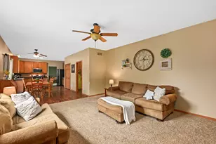 400 Cedar Bluffs Ct, Slinger, WI 53086 - Photo 12