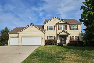 400 Cedar Bluffs Ct, Slinger, WI 53086 - Photo 1