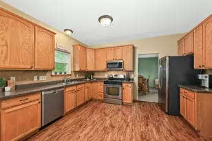 400 Cedar Bluffs Ct, Slinger, WI 53086 - Photo 8