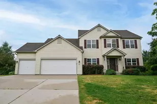 400 Cedar Bluffs Ct, Slinger, WI 53086 - Photo 1
