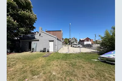 1022 S 10th St, Manitowoc, WI 54220 - Photo 12