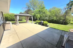 2532 S Seymour Pl, West Allis, WI 53227 - Photo 4
