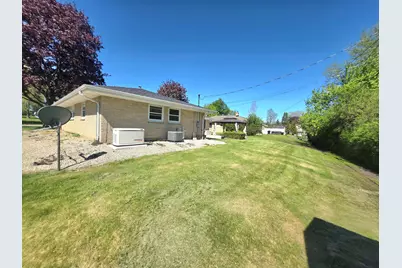 2532 S Seymour Pl, West Allis, WI 53227 - Photo 8