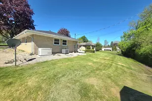 2532 S Seymour Pl, West Allis, WI 53227 - Photo 8