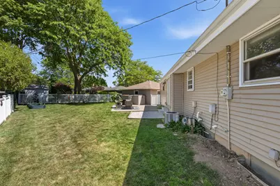 5426  Middleton Dr, Greendale, WI 53129 - Photo 34