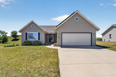 512  Parkview Dr, Johnson Creek, WI 53038 - Photo 1