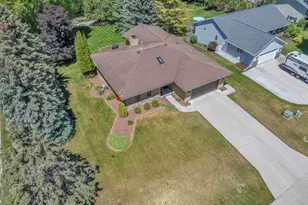 1124 Sommer Dr, Sheboygan, WI 53081 - Photo 4