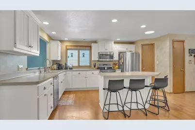 1124  Sommer Dr, Sheboygan, WI 53081 - Photo 8