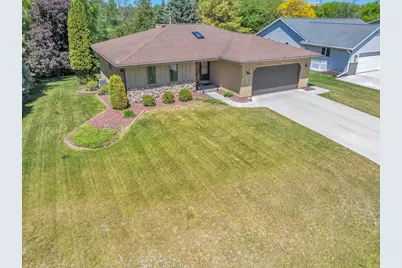 1124  Sommer Dr, Sheboygan, WI 53081 - Photo 2