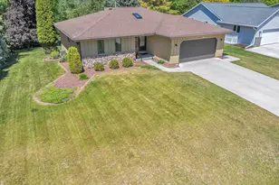 1124 Sommer Dr, Sheboygan, WI 53081 - Photo 2