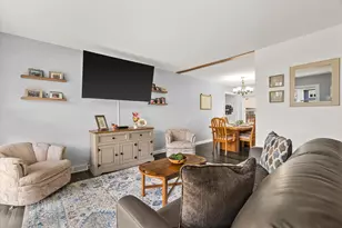 9804 W Dakota St, West Allis, WI 53227 - Photo 8