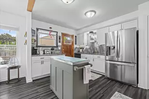 9804 W Dakota St, West Allis, WI 53227 - Photo 10