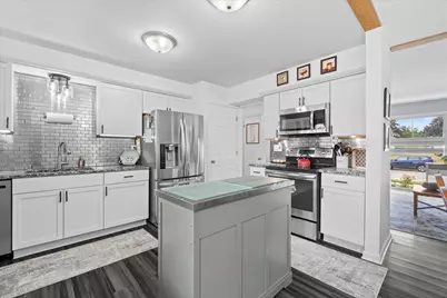 9804 W Dakota St, West Allis, WI 53227 - Photo 6