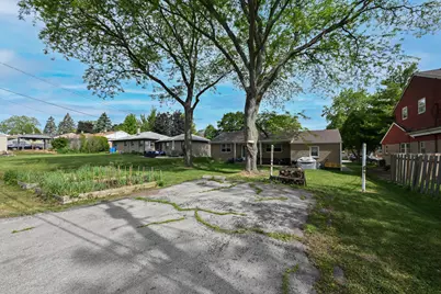 1715  Monroe Ave, South Milwaukee, WI 53172 - Photo 24