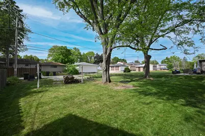1715  Monroe Ave, South Milwaukee, WI 53172 - Photo 20
