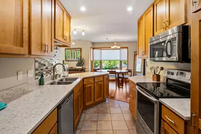 N89W16337  Main St #D12, Menomonee Falls, WI 53051 - Photo 6