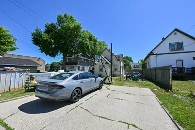 1557 S 71st St, West Allis, WI 53214 - Photo 26