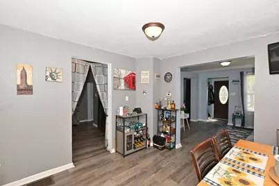 1557 S 71st St, West Allis, WI 53214 - Photo 10