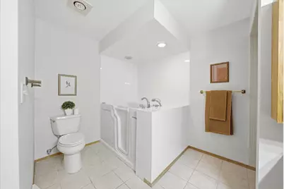 W178N9743  Riversbend Cir, Germantown, WI 53022 - Photo 16