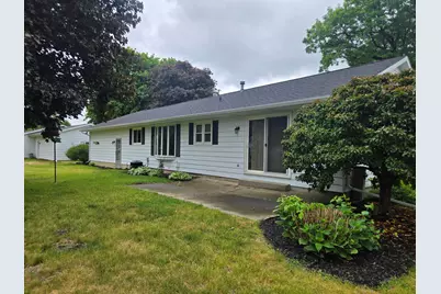 1309  Hickory Dr, Jefferson, WI 53549 - Photo 6
