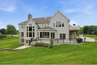 N28W30244  Red Hawk Ct, Delafield, WI 53072 - Photo 2