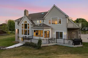 N28W30244 Red Hawk Ct, Delafield, WI 53072 - Photo 8